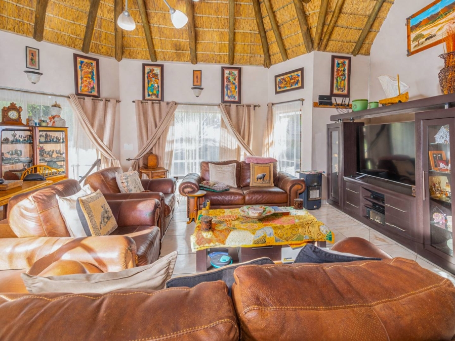 5 Bedroom Property for Sale in Melodie North West